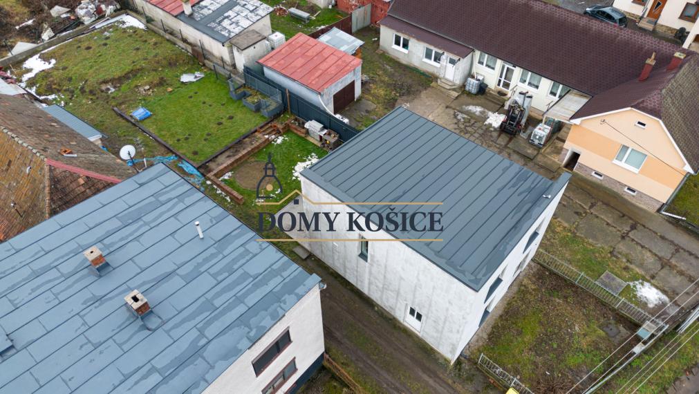 Dvojpodlažný RD-Poľov, kompletná rekonštrukcia, pozemok 586m2