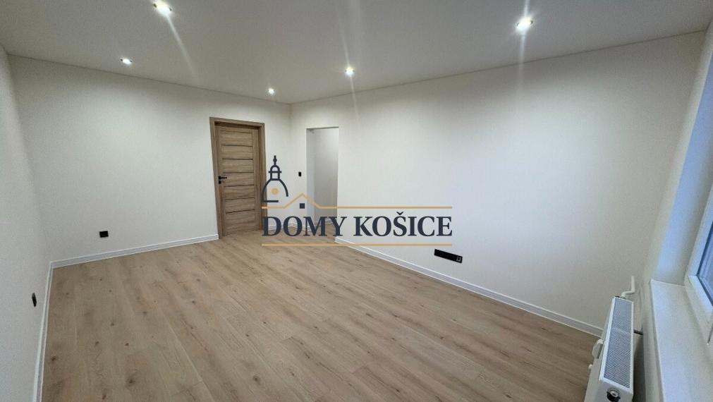 Na predaj moderný 2-izbový byt po kompletnej rekonštrukcii – výborná lokalita, Michalovce, ul. J. Murgaša
