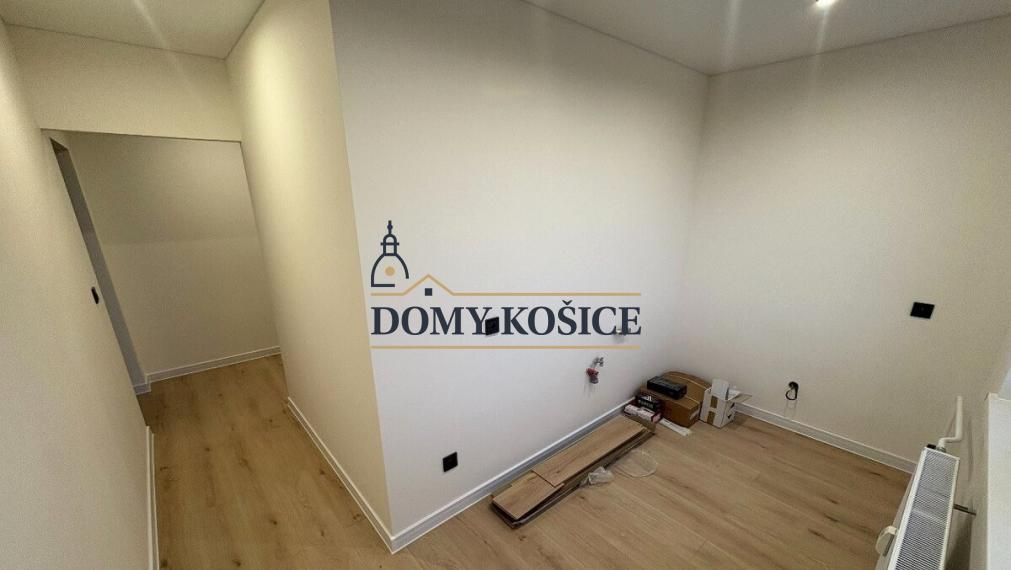 Na predaj moderný 2-izbový byt po kompletnej rekonštrukcii – výborná lokalita, Michalovce, ul. J. Murgaša