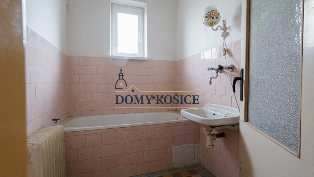 5 izbový, dvojpodlažný RD-VALALIKY, pozemok 550m2