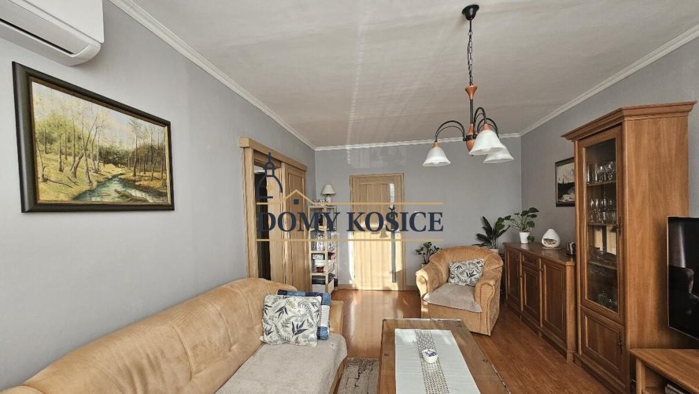 REZERVOVANÉ. Moderný rodinný byt vo vyhľadávanej lokalite – 3 izby, loggia, klimatizácia