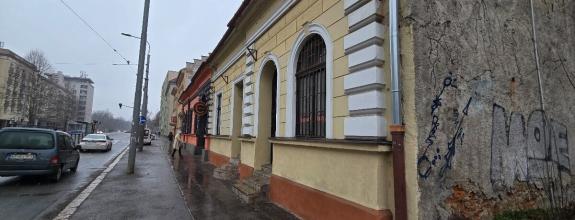 Lukratívna budova s  pozemkom v centre na PREDAJ!!!