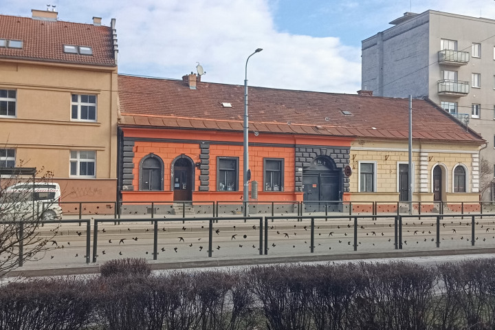 LUKRATÍVNA budova s pozemkom vhodná na developerský projekt!!!