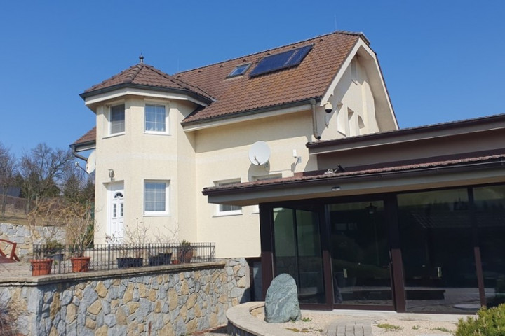 PREDAJ: luxusný 6 izbový dom 400 m2 novostavba 2018 Čenčice