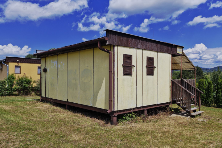 Na predaj chata na Zemplínskej Šírave, Prímestská oblasť