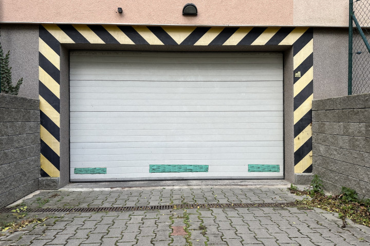 Parkovacie miesto v garáži na predaj