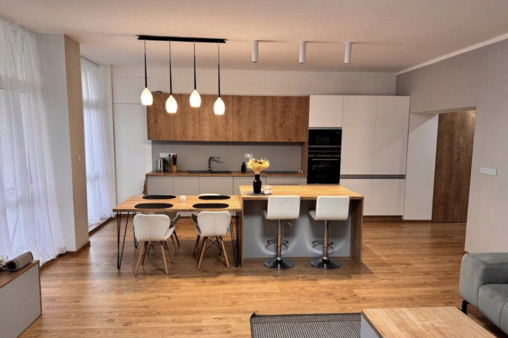 Luxusný 4-izb. byt s klimatizáciou - Staré Mesto