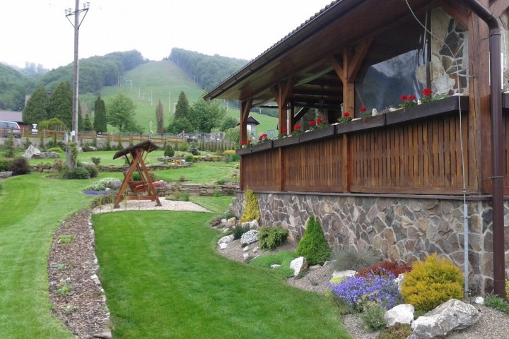 Na predaj - ZRUBOVÁ REKREAČNÁ CHATA v Regetovke