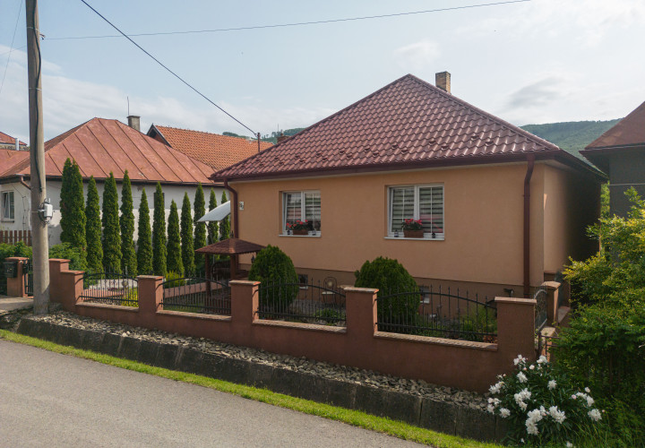 Na predaj 3-izbový zrekonštruovaný rodinný dom v Slanskej Hute, Košice-okolie