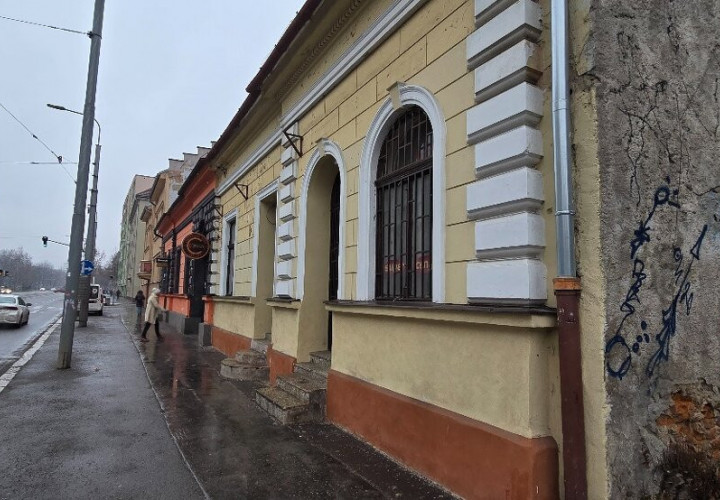 Lukratívna budova s  pozemkom v centre na PREDAJ!!!